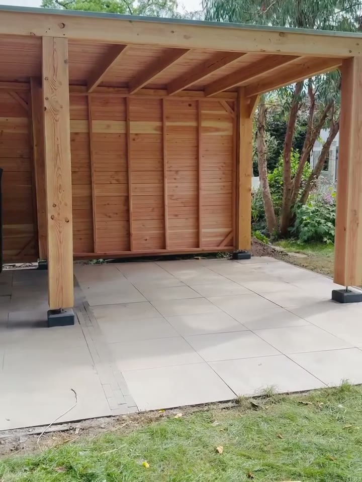 Uitbouw aan de achtergevel van een woning in Houten